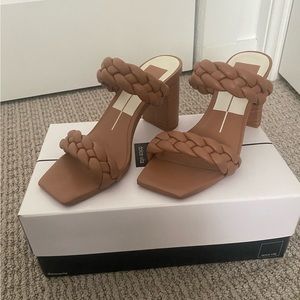 Dolce Vita size 6 color: Caramel ONLY worn 1 time!